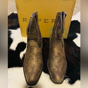 Roper boots short brown size 8. Brand New!